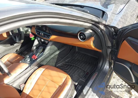 2019 Alfa Romeo Giulia Sport Rwd z USA, uszkodzony, nr VIN ZARFAMANXK7603353